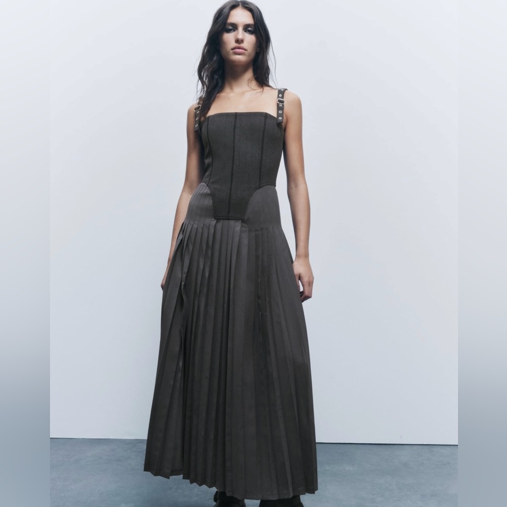 Woman pleaded dress Gray M